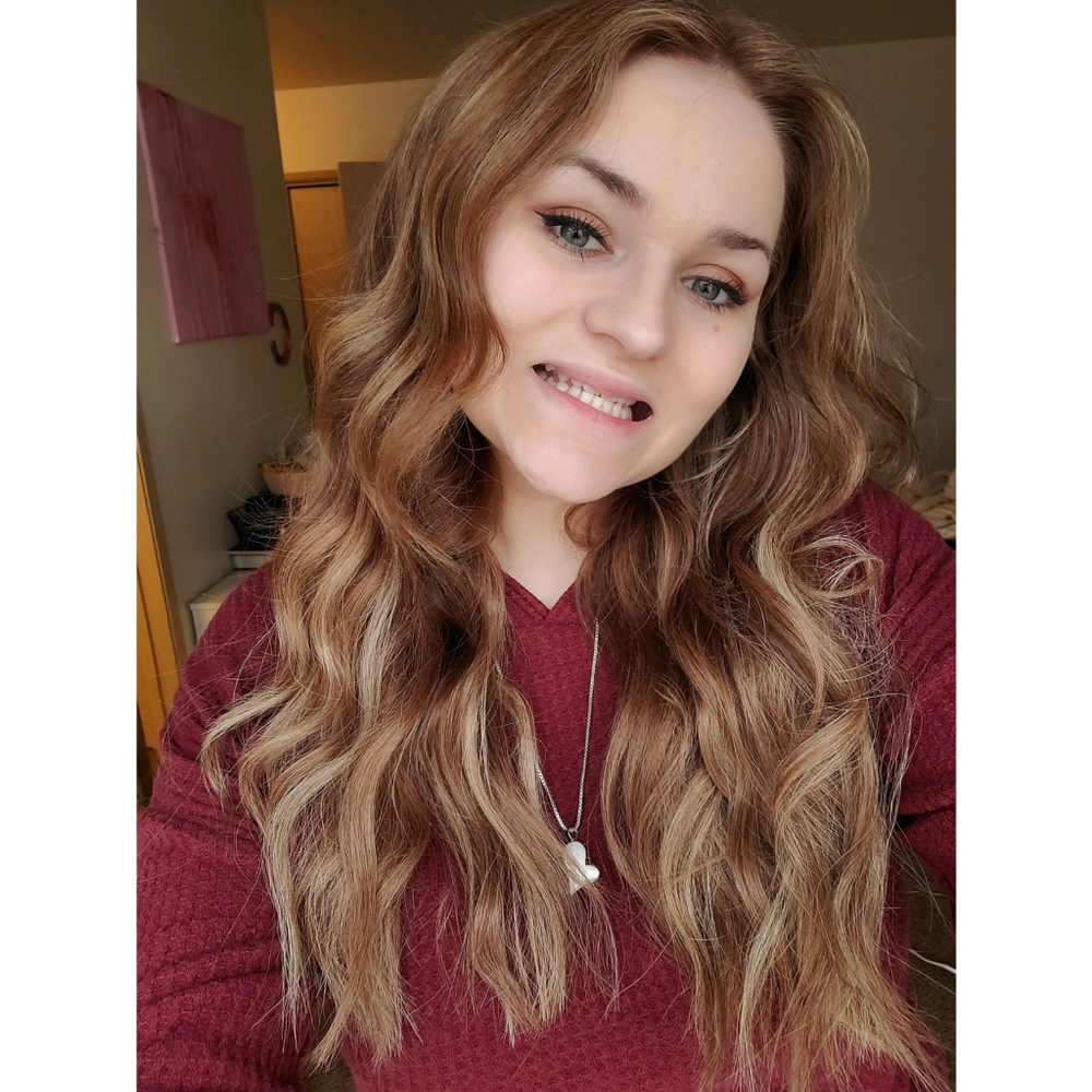 Meet your Posher, Cassandra